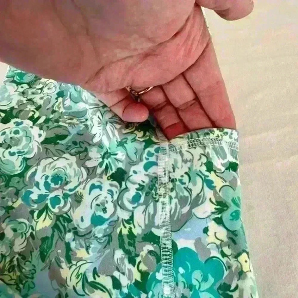 Gottex Yoga/active wear pants, M, length is 31” mid calf length, with 2 pockets - Picture 3 of 7